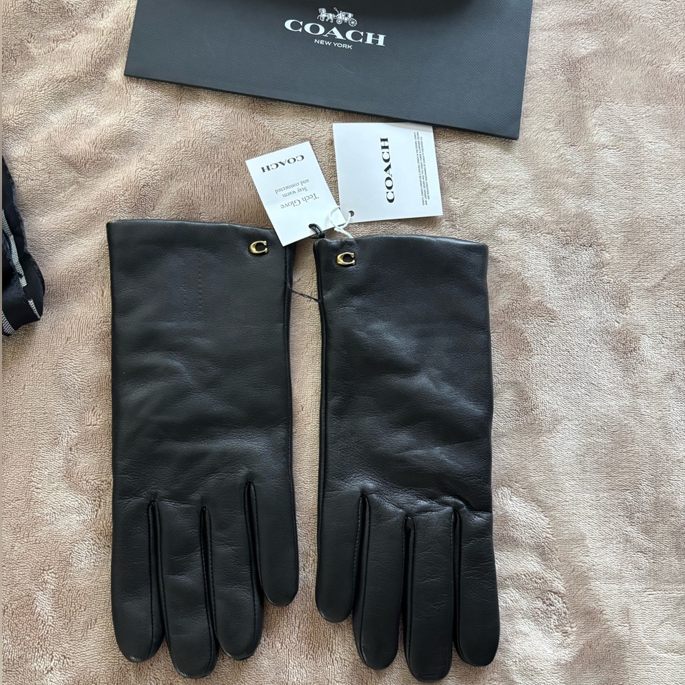 Coach Sculpted Signature Leather/Wool Interior Tech Gloves 76014 Size 7 1/2 NWT